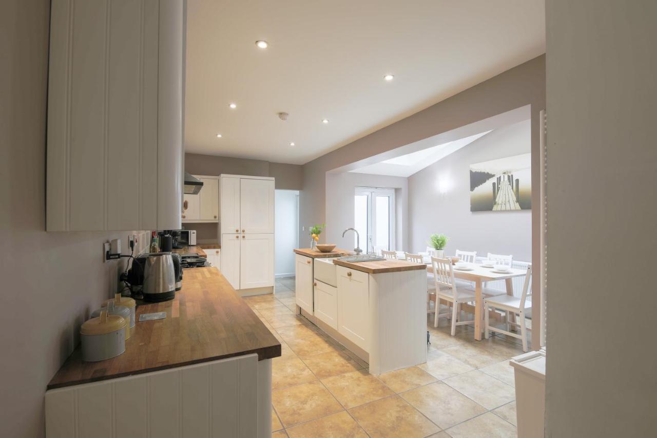Spacious 4 Bedroom House- Walking Distance To City Centre & Great Backyard 卡迪夫 外观 照片