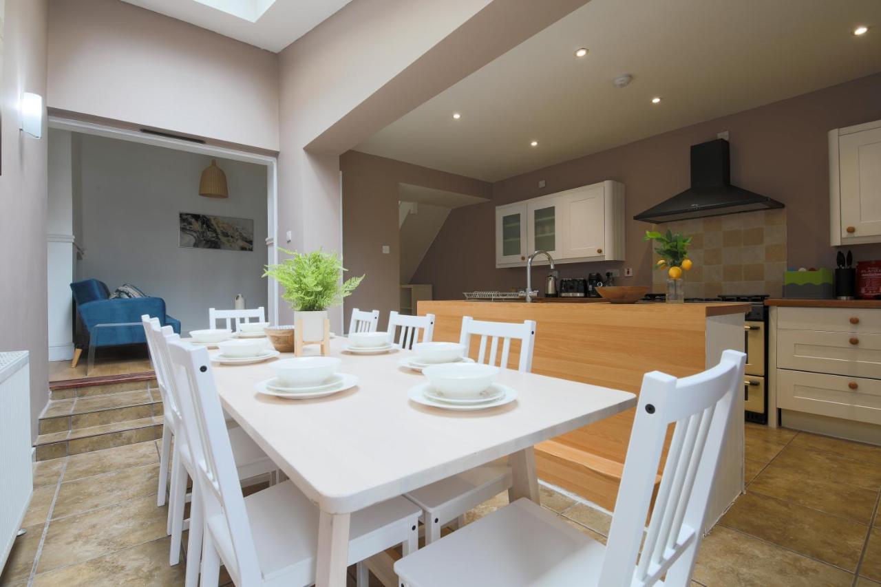 Spacious 4 Bedroom House- Walking Distance To City Centre & Great Backyard 卡迪夫 外观 照片