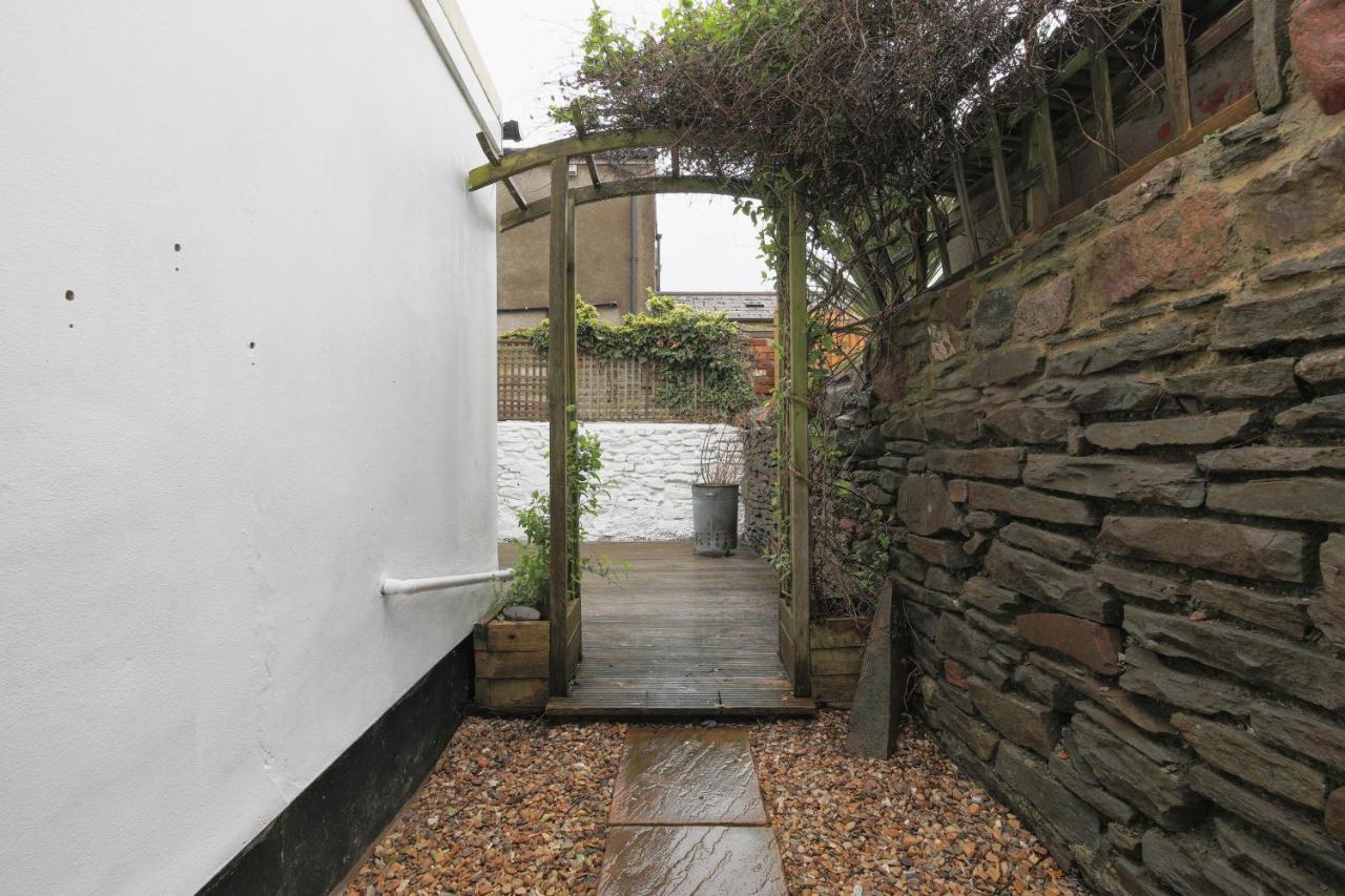 Spacious 4 Bedroom House- Walking Distance To City Centre & Great Backyard 卡迪夫 外观 照片