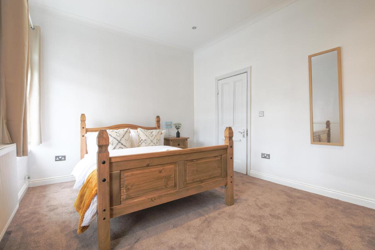 Spacious 4 Bedroom House- Walking Distance To City Centre & Great Backyard 卡迪夫 外观 照片