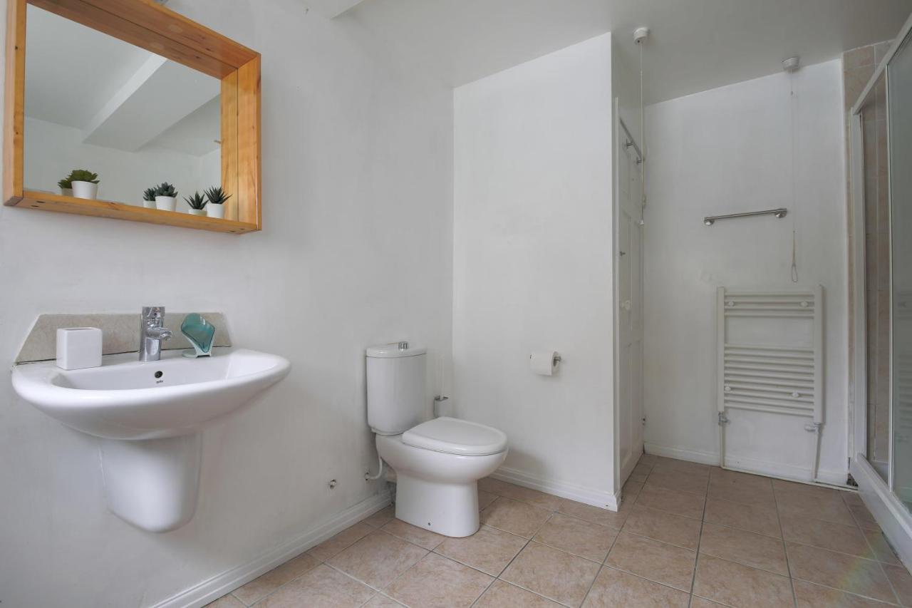 Spacious 4 Bedroom House- Walking Distance To City Centre & Great Backyard 卡迪夫 外观 照片