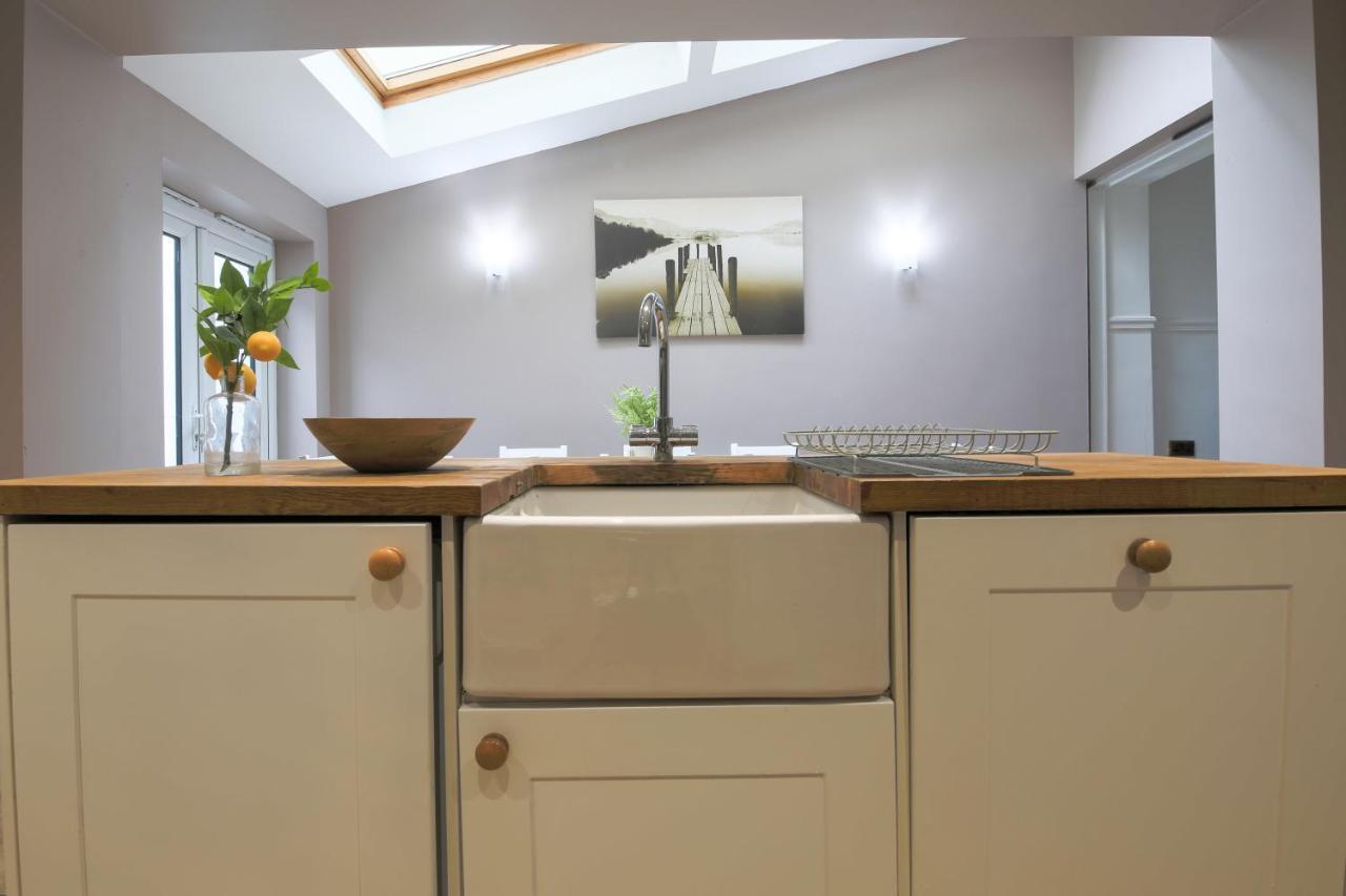 Spacious 4 Bedroom House- Walking Distance To City Centre & Great Backyard 卡迪夫 外观 照片