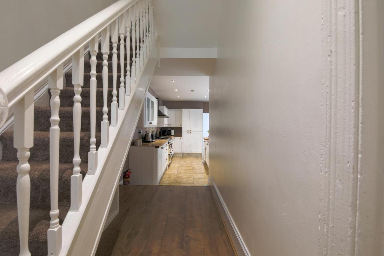 Spacious 4 Bedroom House- Walking Distance To City Centre & Great Backyard 卡迪夫 外观 照片