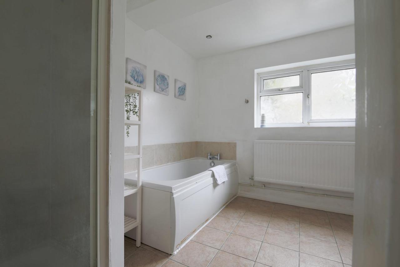Spacious 4 Bedroom House- Walking Distance To City Centre & Great Backyard 卡迪夫 外观 照片