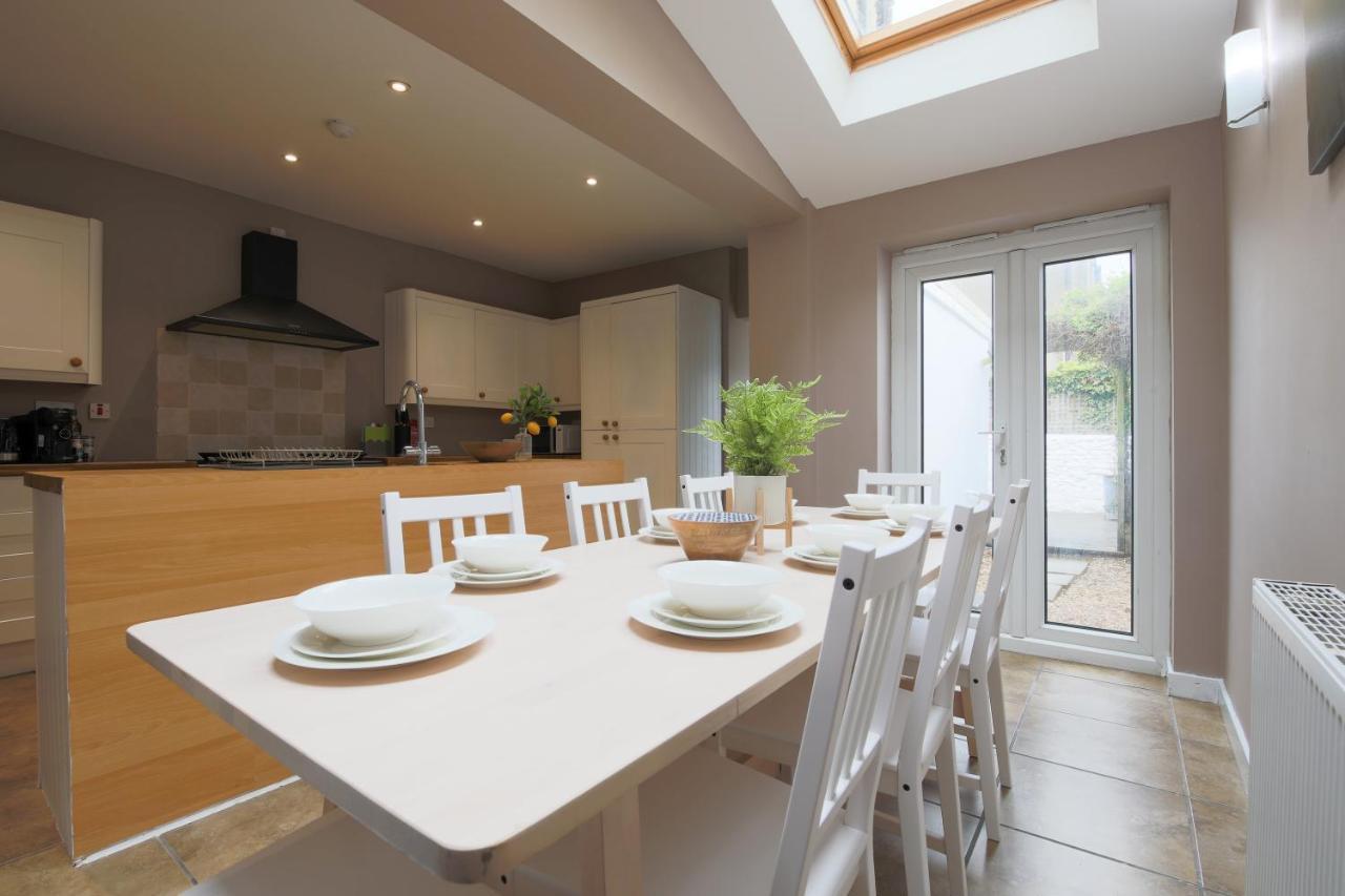 Spacious 4 Bedroom House- Walking Distance To City Centre & Great Backyard 卡迪夫 外观 照片