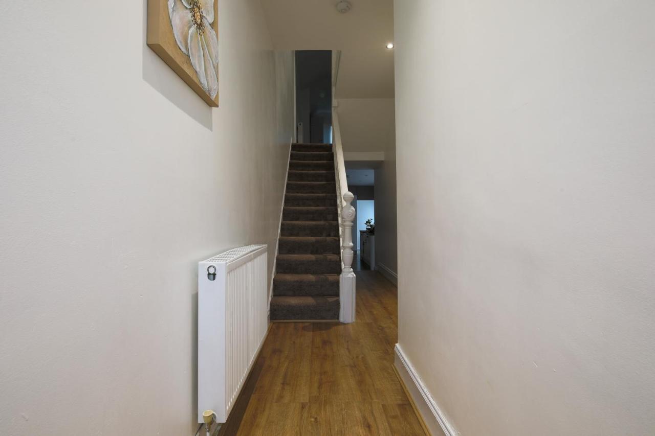 Spacious 4 Bedroom House- Walking Distance To City Centre & Great Backyard 卡迪夫 外观 照片