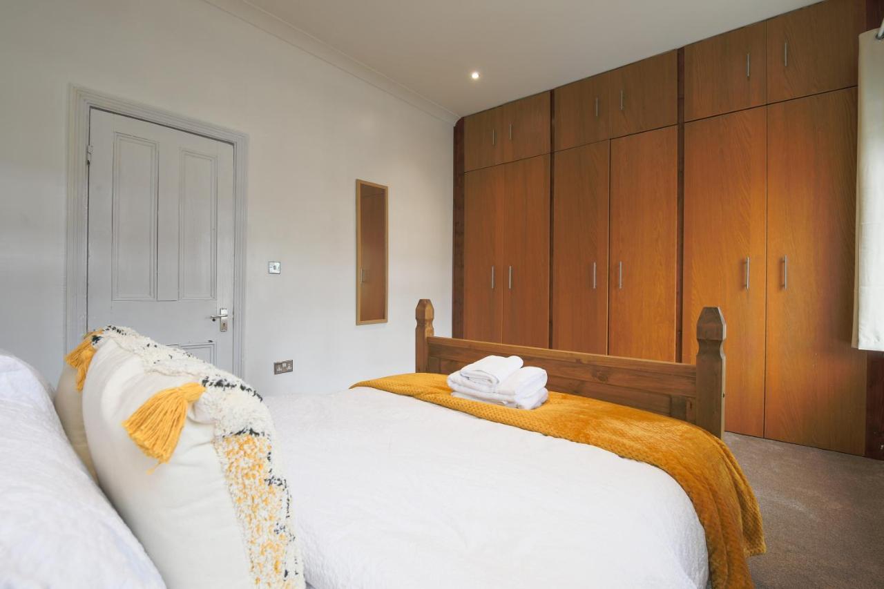 Spacious 4 Bedroom House- Walking Distance To City Centre & Great Backyard 卡迪夫 外观 照片