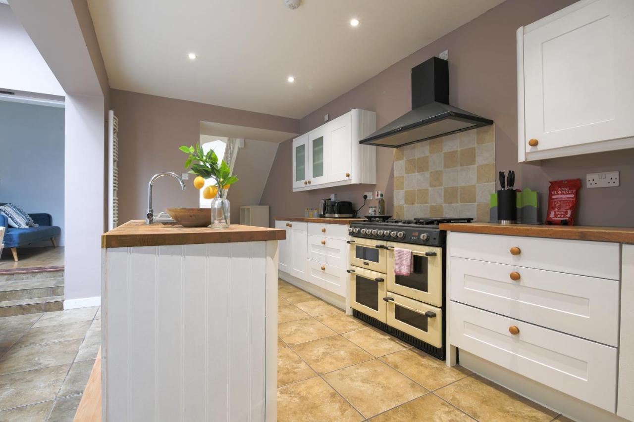 Spacious 4 Bedroom House- Walking Distance To City Centre & Great Backyard 卡迪夫 外观 照片