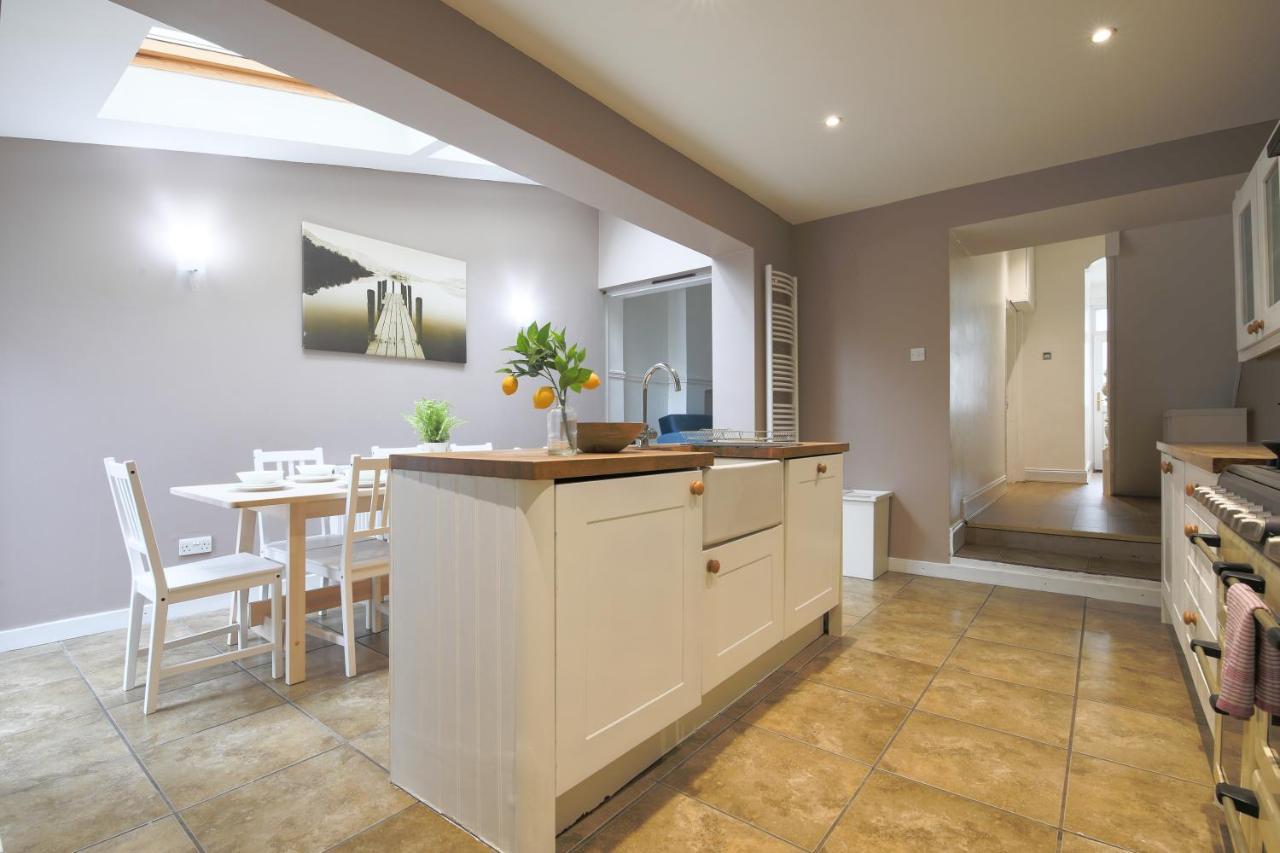 Spacious 4 Bedroom House- Walking Distance To City Centre & Great Backyard 卡迪夫 外观 照片