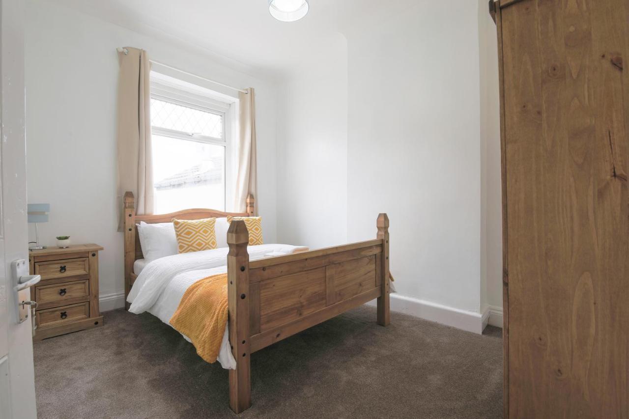 Spacious 4 Bedroom House- Walking Distance To City Centre & Great Backyard 卡迪夫 外观 照片