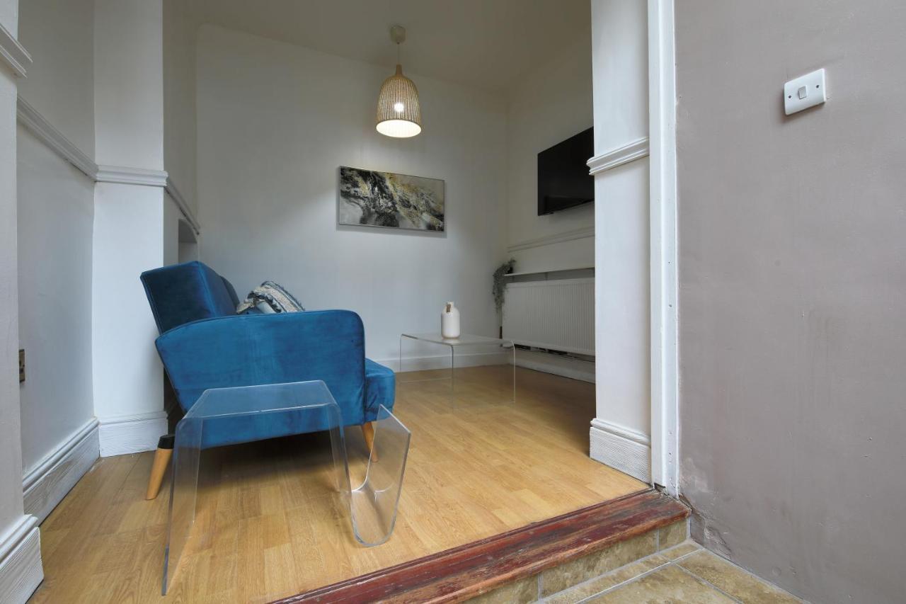 Spacious 4 Bedroom House- Walking Distance To City Centre & Great Backyard 卡迪夫 外观 照片