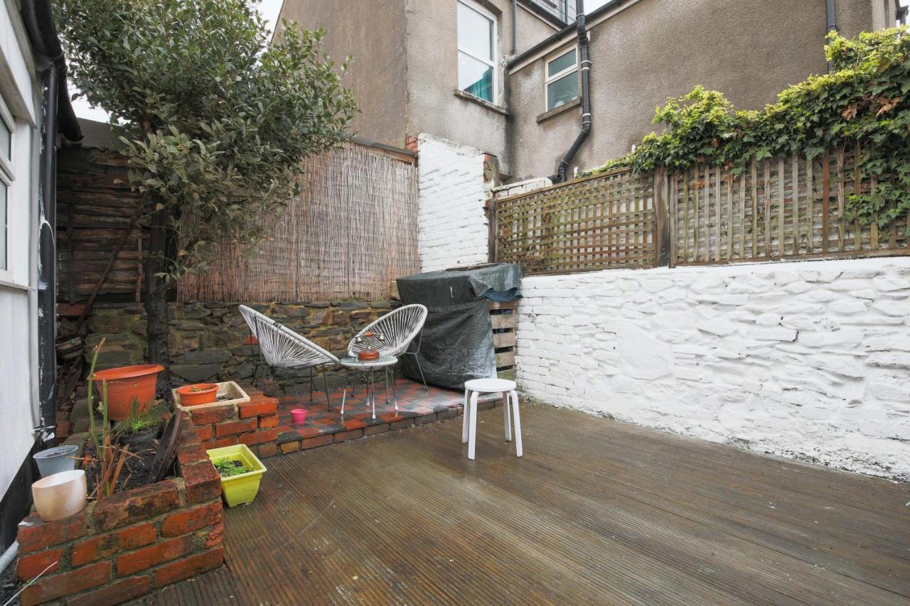 Spacious 4 Bedroom House- Walking Distance To City Centre & Great Backyard 卡迪夫 外观 照片