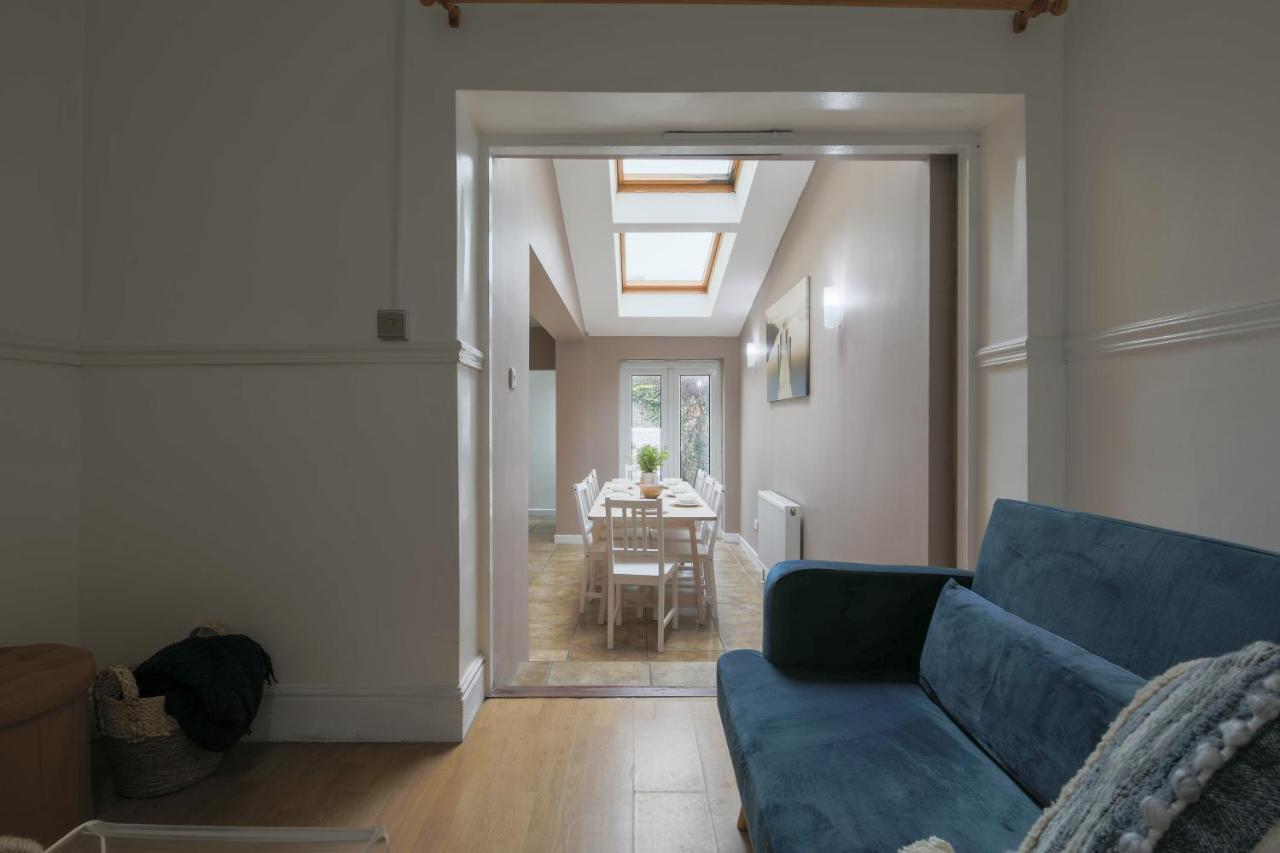Spacious 4 Bedroom House- Walking Distance To City Centre & Great Backyard 卡迪夫 外观 照片