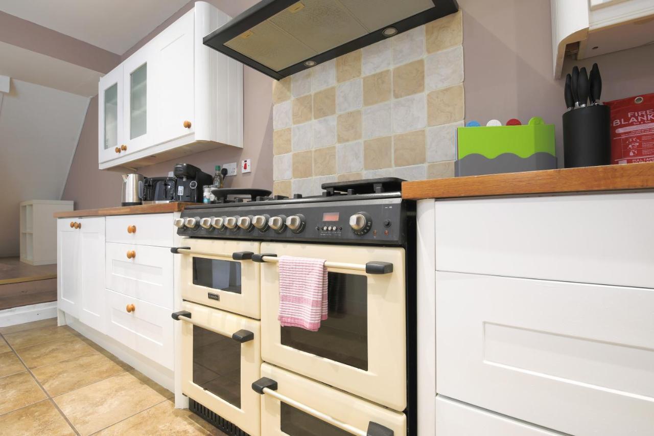 Spacious 4 Bedroom House- Walking Distance To City Centre & Great Backyard 卡迪夫 外观 照片
