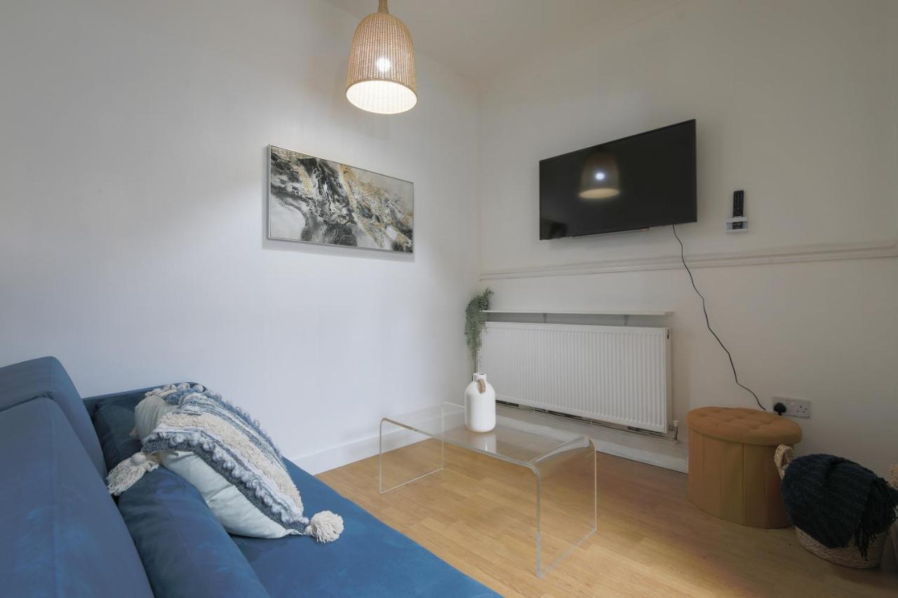 Spacious 4 Bedroom House- Walking Distance To City Centre & Great Backyard 卡迪夫 外观 照片
