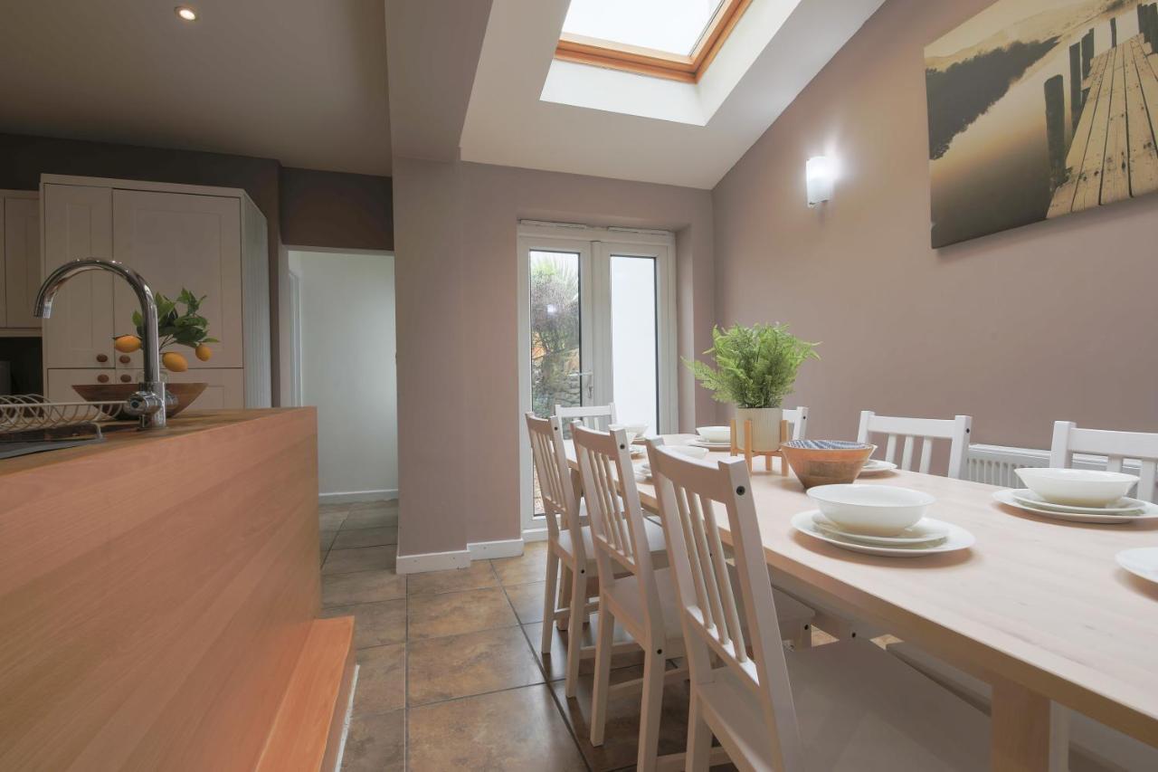 Spacious 4 Bedroom House- Walking Distance To City Centre & Great Backyard 卡迪夫 外观 照片