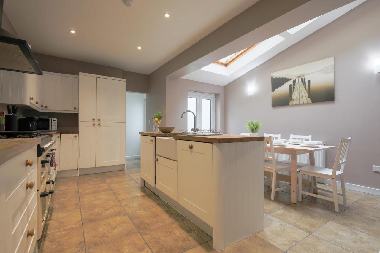 Spacious 4 Bedroom House- Walking Distance To City Centre & Great Backyard 卡迪夫 外观 照片